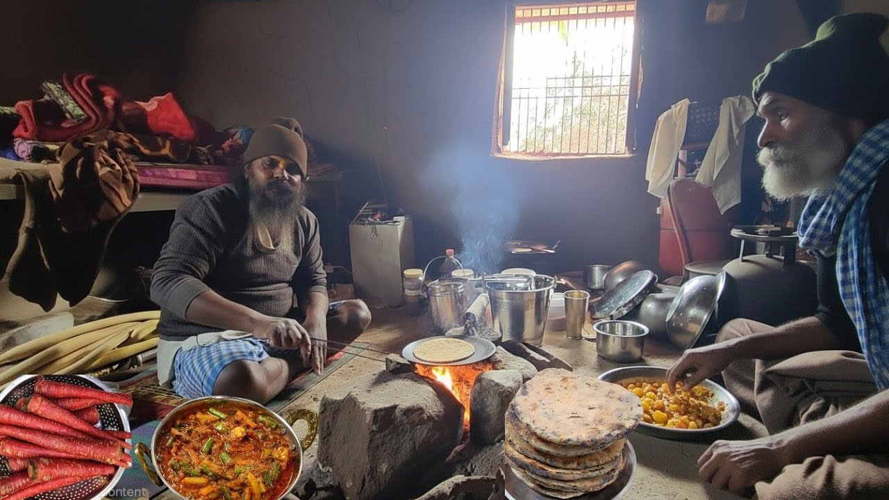 मंदाकिनी नदी के किनारे तपस्या कौशल गिरी महाराजा जी की टिक्कड़ प्रसादी 