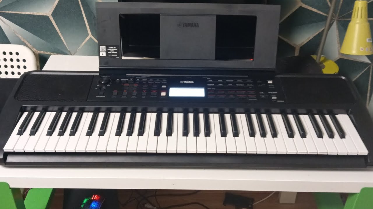 under-packaging of the Yamaha PSR - E383 synthesizer