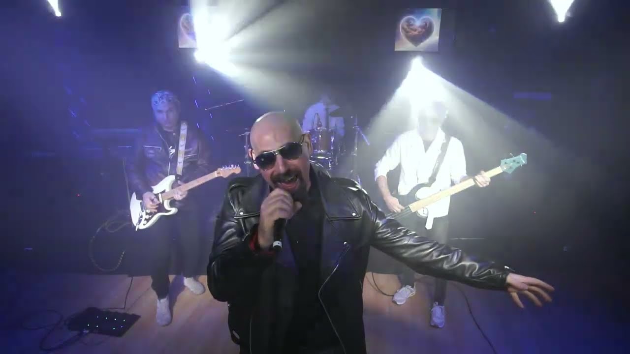 BRAVE HEARTS FACTORY - How do you dare to love me (Live @ Soundmakers, second caption)
