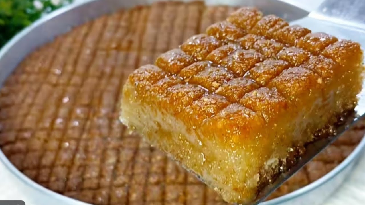 لو عندك سميد❗️اعملى حلوى سهلة وسريعه تنافس الهريسه والبسبوسه👌بدون بيض ولا زبدة ولآ حليب 