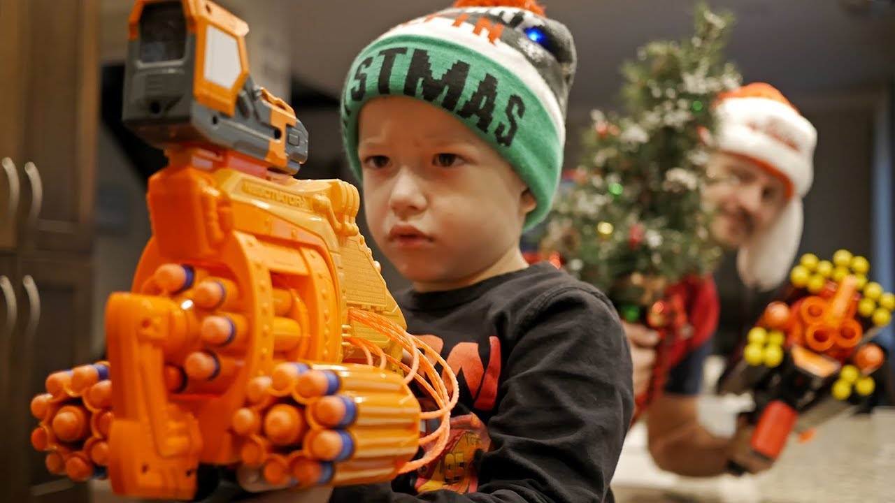 Nerf War: GUN Baby CHRISTMAS 2!