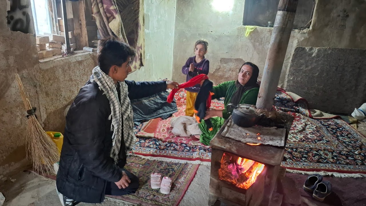 A homeless rural mother struggling to survive.❤️❤️❤️🥺🥰