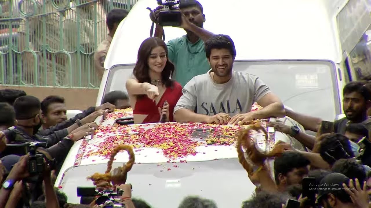 Vijay Devarakonda Entry at Sudarshan Theatre | Liger Movie Trailer Launch | TV5 Tollywood