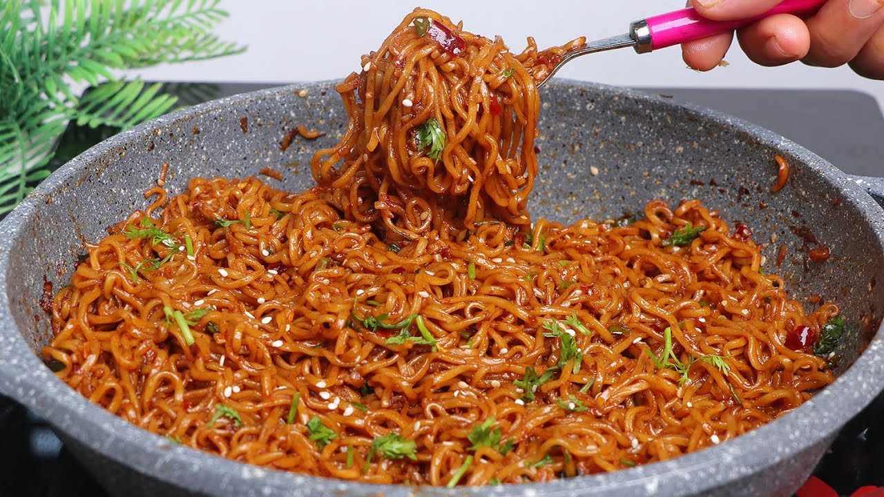 স্পাইসি চিলি গারলিক নুডলস রেসেপি || 🔥 Spiciest Garlic Ramen Noodles Recipe