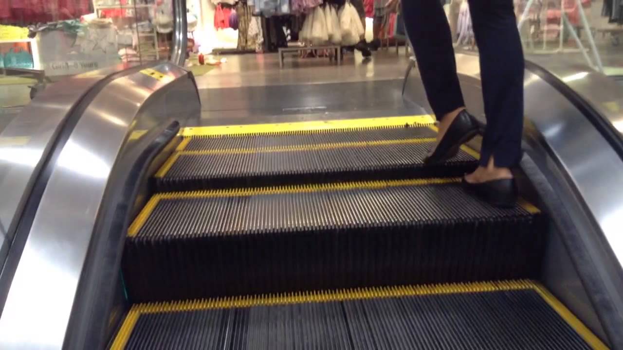 Эскалаторы Schindler в торговом центре H&M Florida Mall в Орландо, Флорида