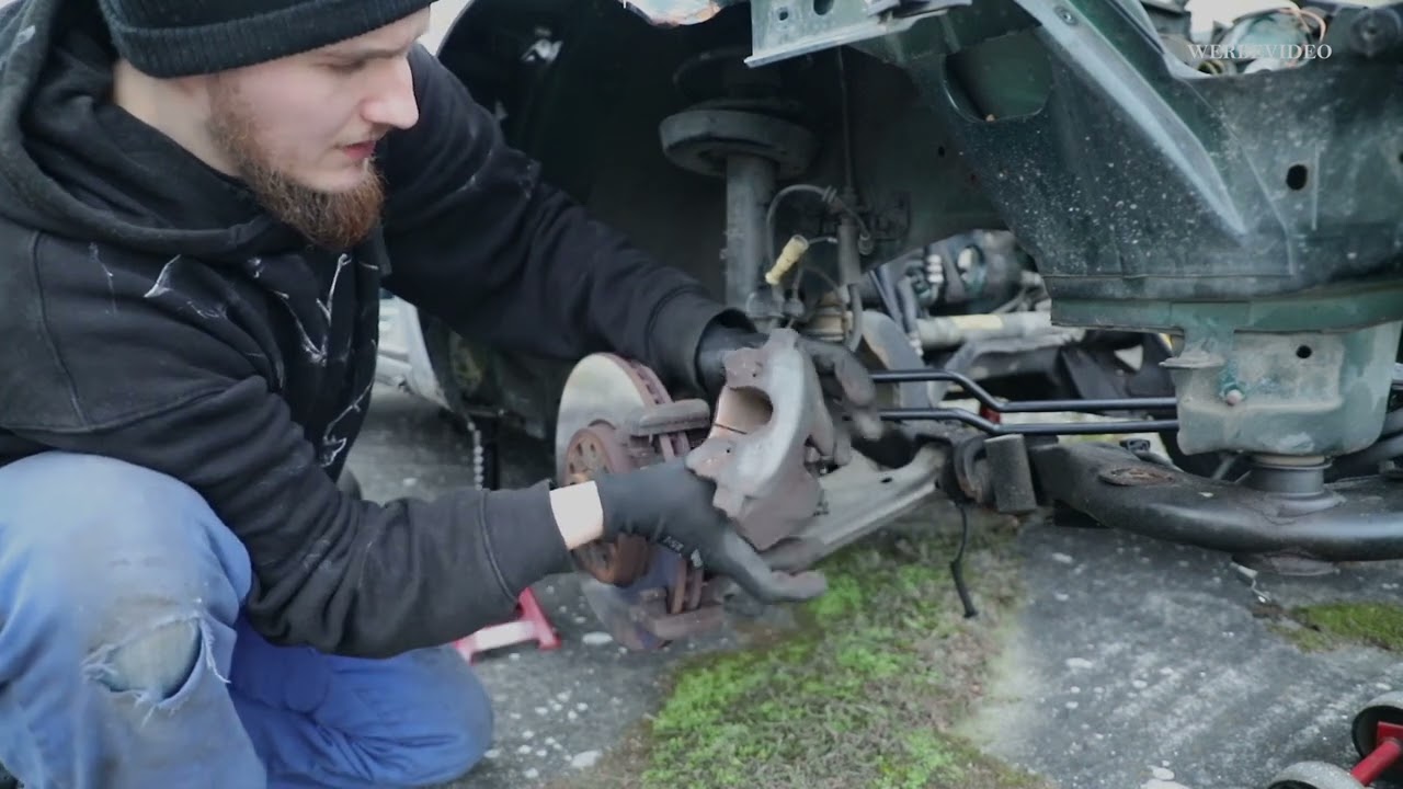 Wir zerlegen die vordere Bremse am Opel Vectra B