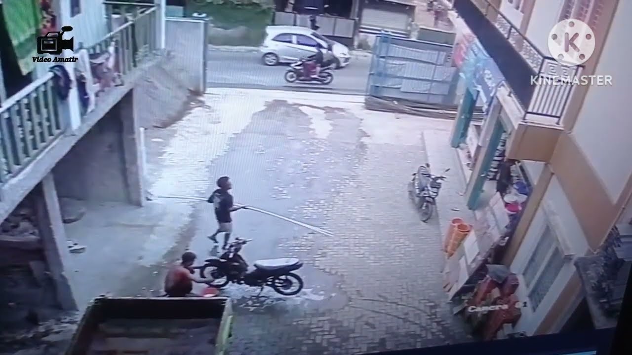 Terekam CCTV || Kejadian Tak Terduga Menimpa Pemuda Ini...|| Video Amatir
