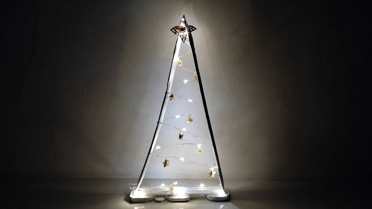 Albero di Natale con cannucce di carta