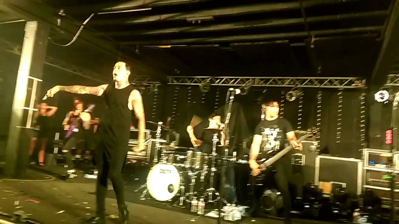Falling in Reverse "The Guillotine" Live