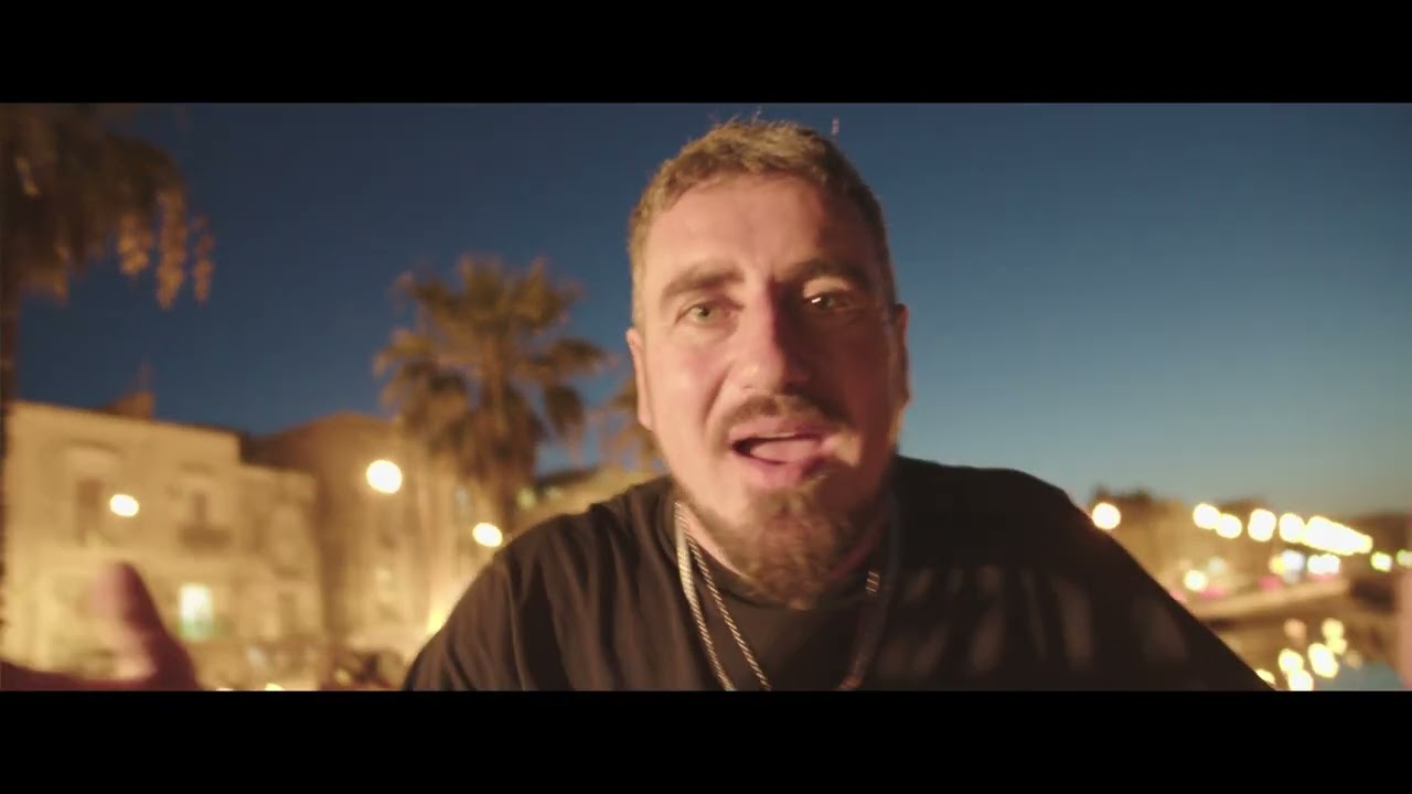 CARNE - MENTRE TUTTO SE NE VA