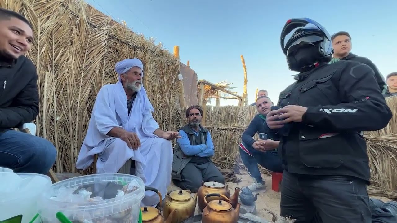 مولا الدراجة الهوائية يساعد فينا و يسوق معانا تويوتا هايليكس حتى شعل في الطابلو مازوت مخاط بالماء