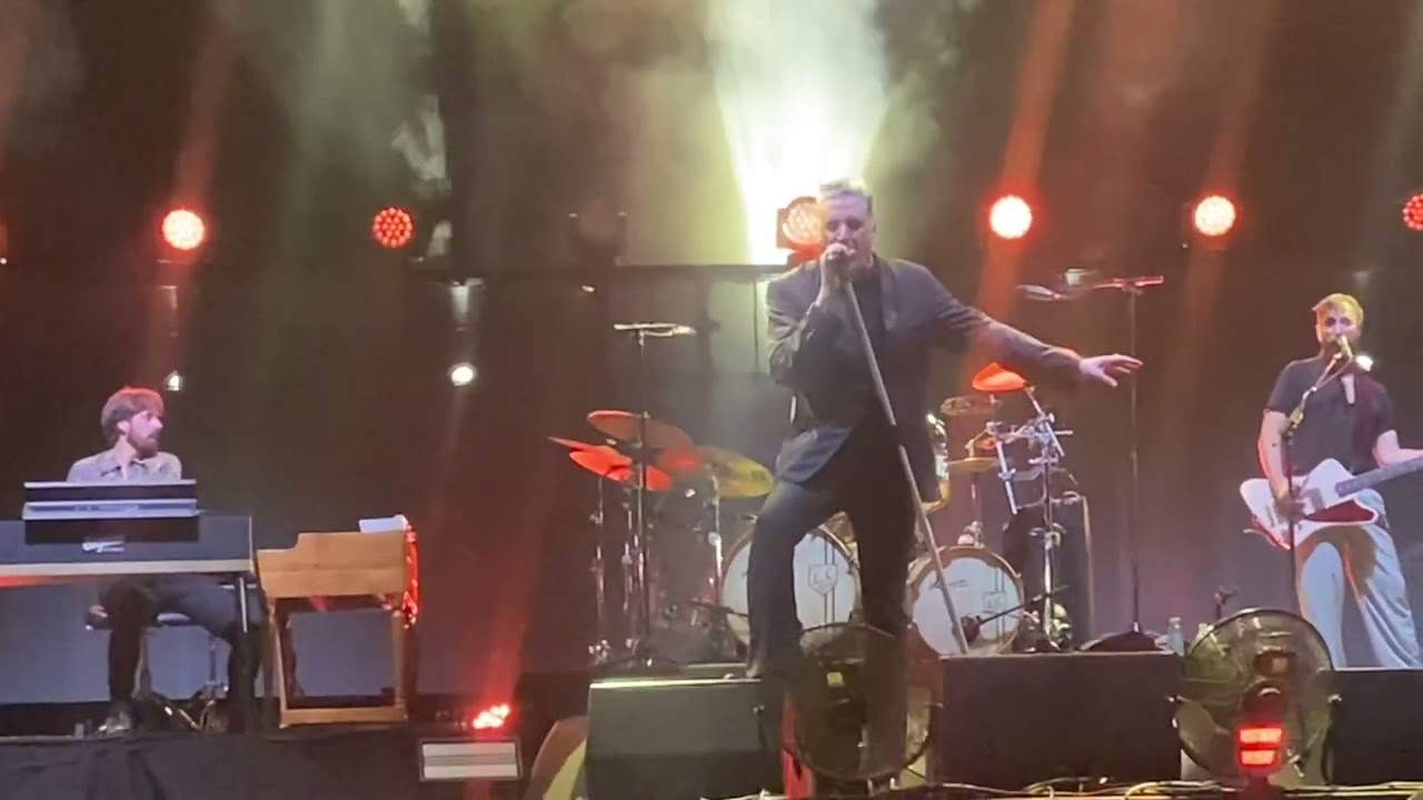 Loquillo Feo, fuerte y formal popcaac Sevilla 2025