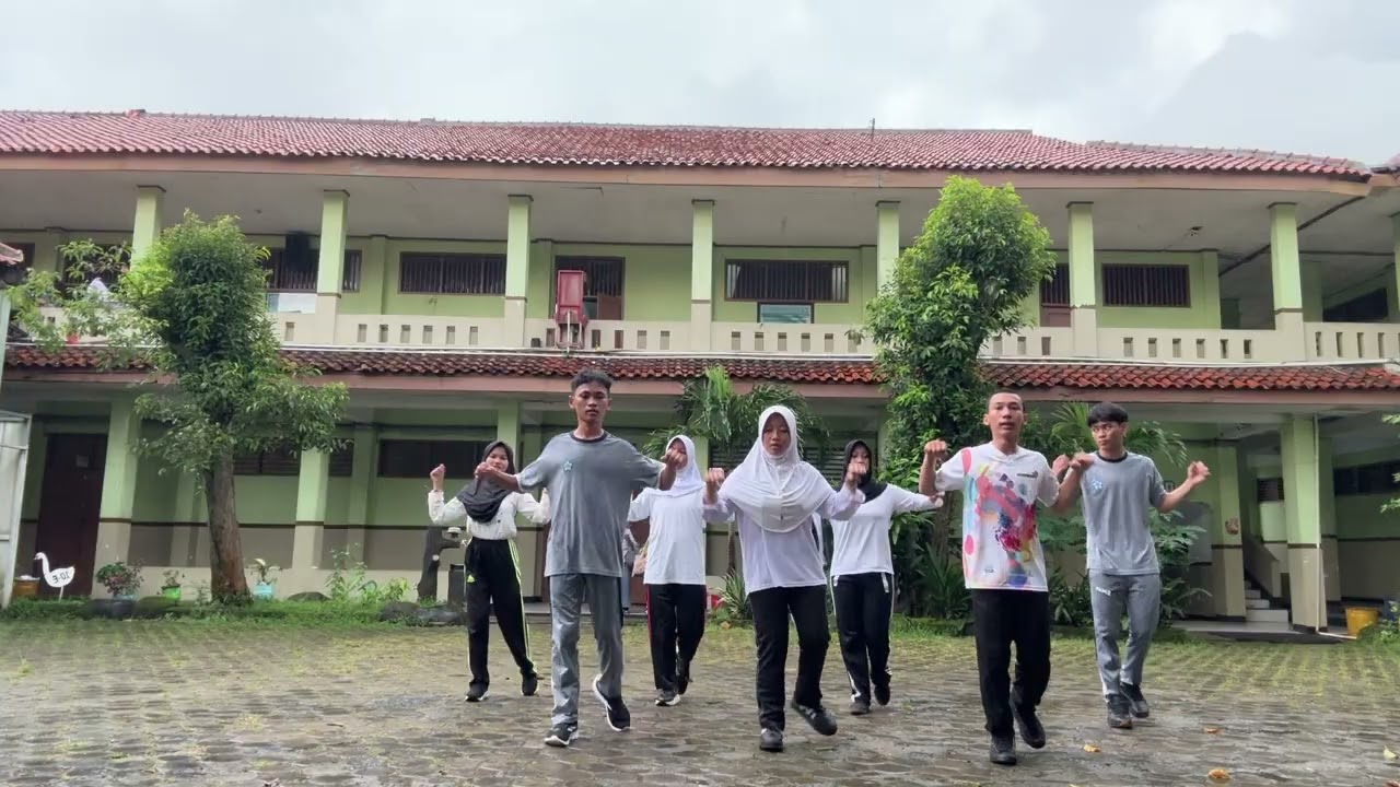 Tugas senam aerobik pendidikan jasmani dan keolahragaan kelompok 2 kelas 10E Sman 1 tambun selatan