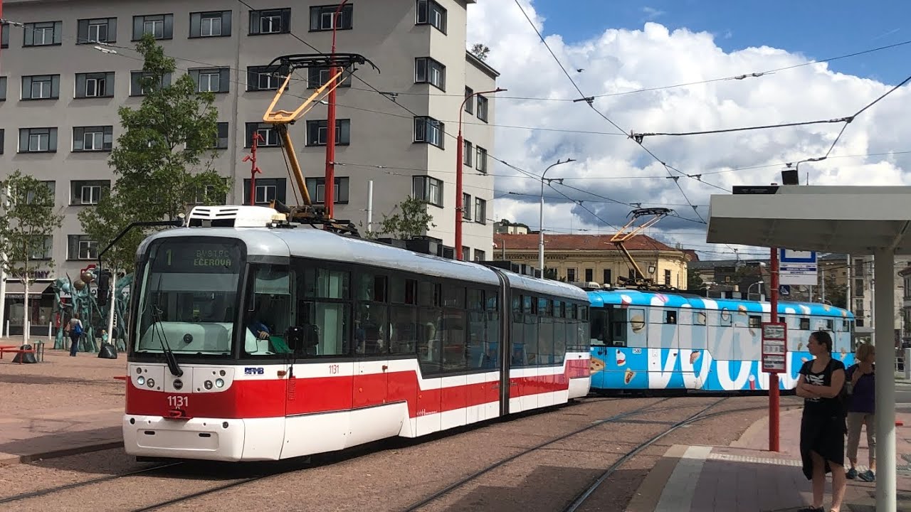 Brněnské šaliny Vario LF1 a LF2 v ulicích města Brna