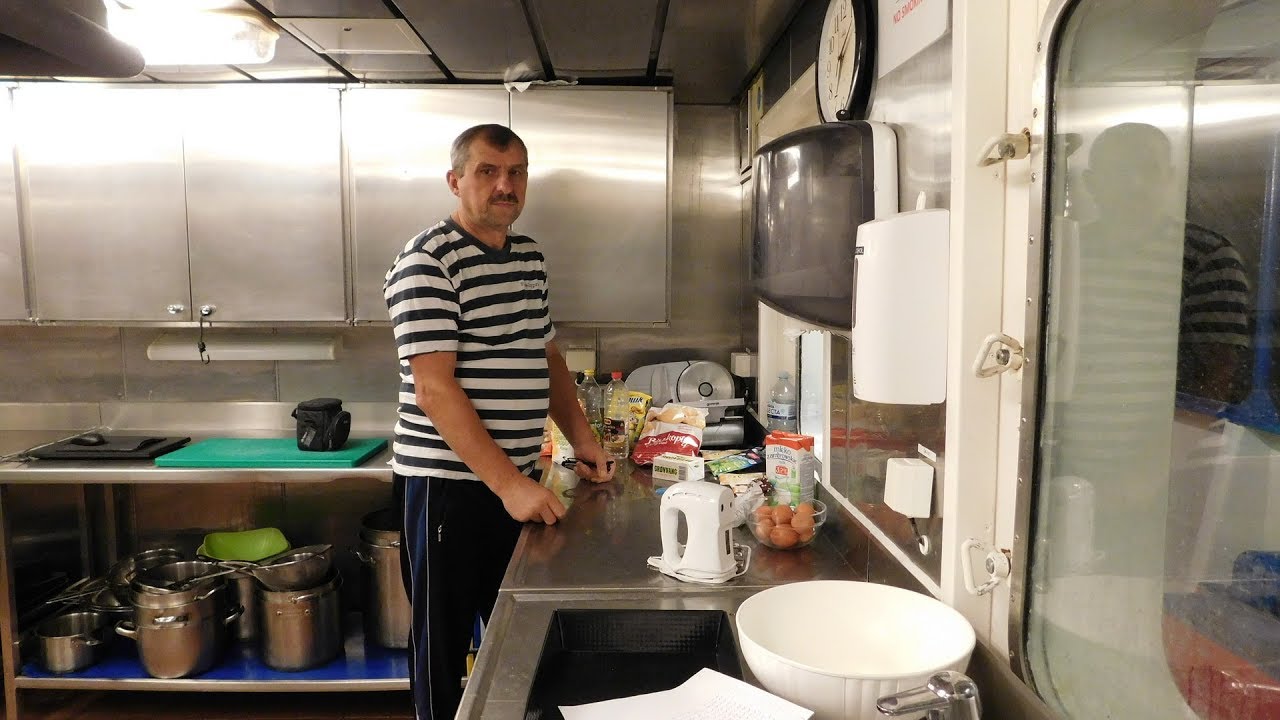 Oczy carycy. Krzysio gotuje i piecze na statku