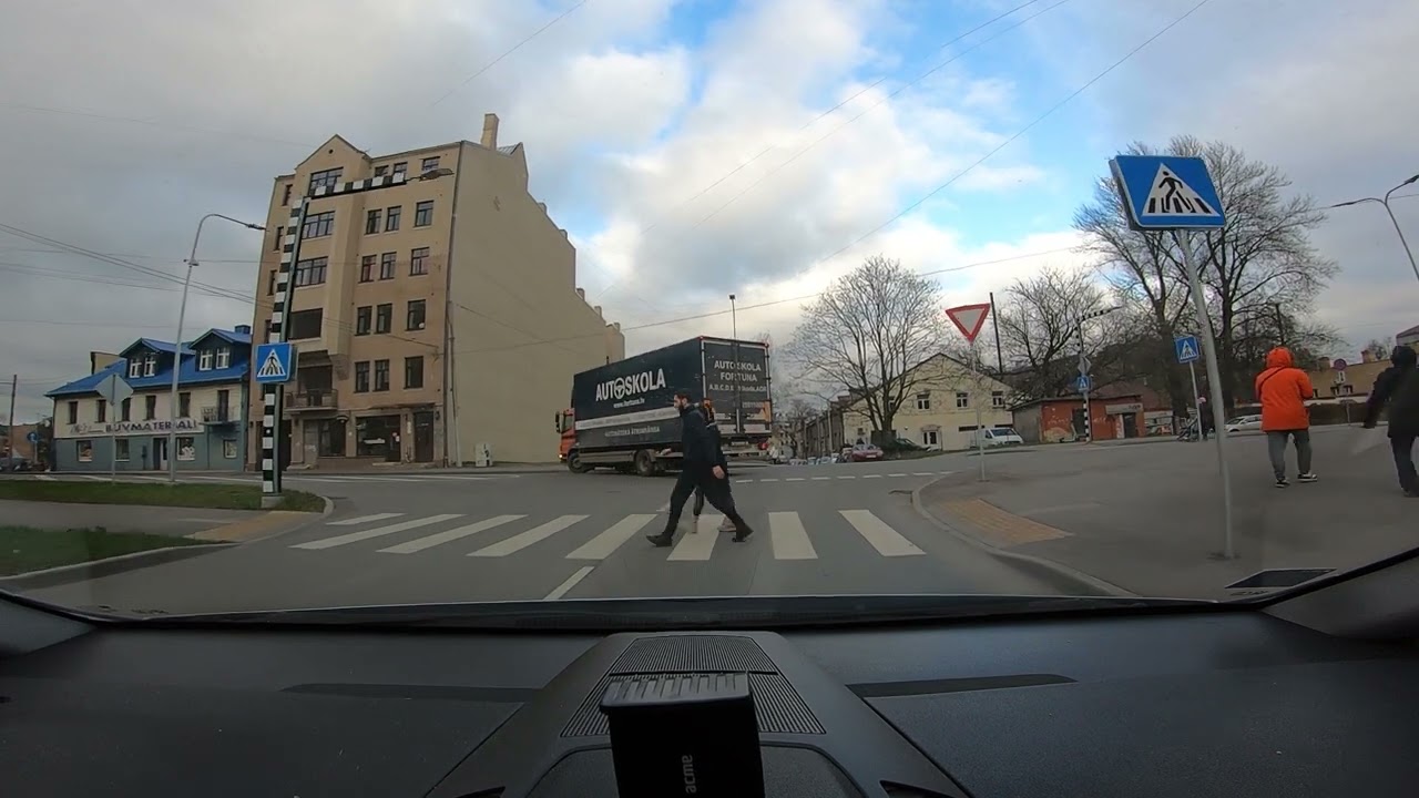 Разворот на набережной Как проезжать перекрёсток Гоголя и Дзирнаву Перекрёстки Риги 3 часть