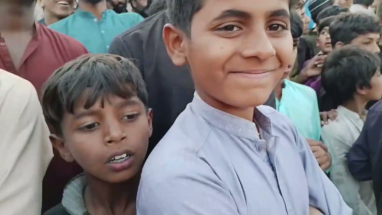 Bazigar tamasha dikhatay hua 👍