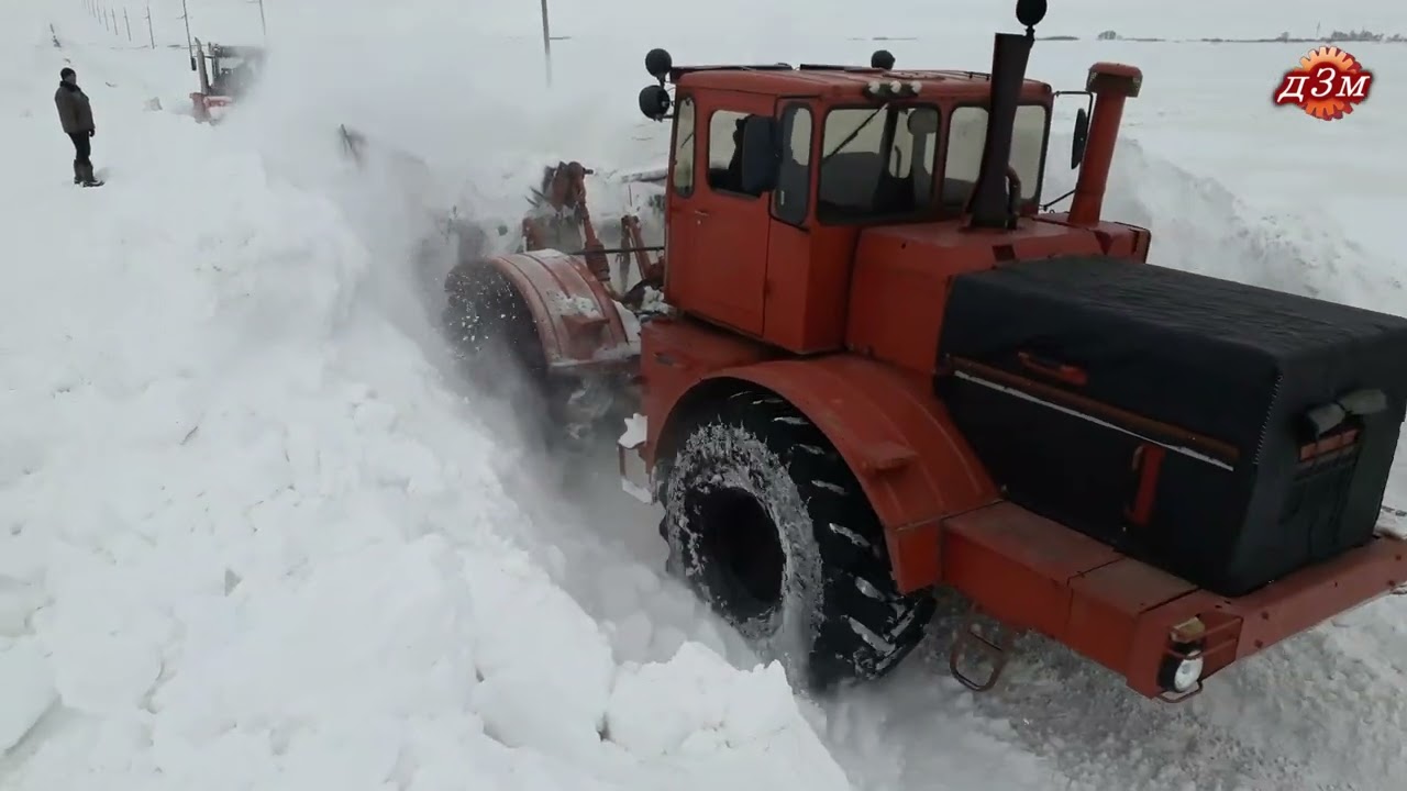 К-701.Тяжёлый участок дороги на подъёме.