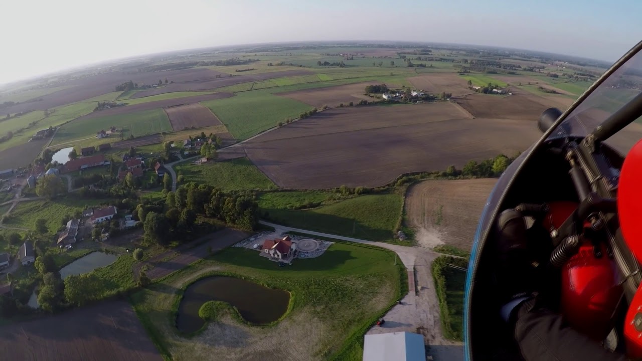 Lot motolotnią nad gminą Barciany