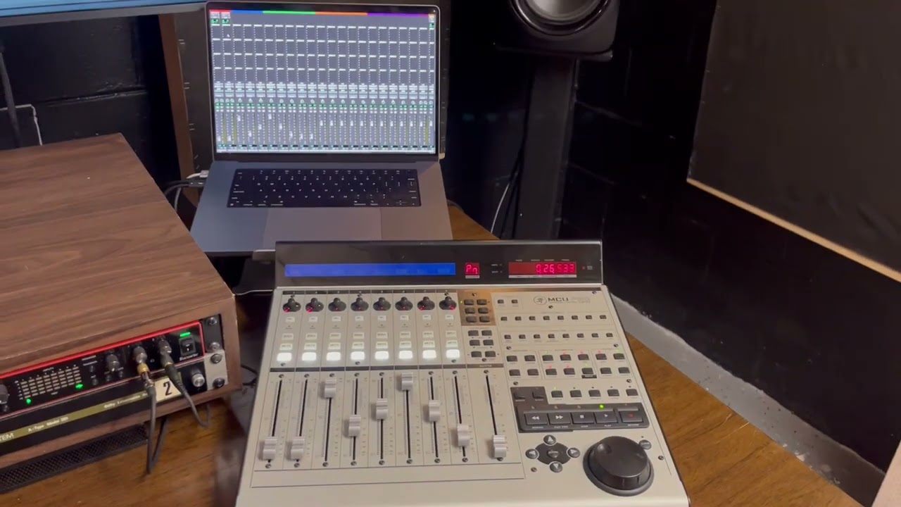 Mackie MCU Pro motorized fader demonstration