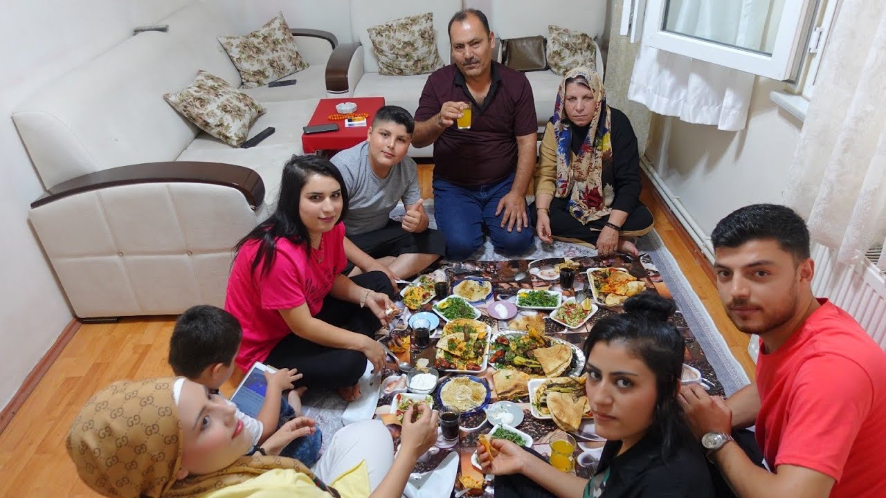 عزيمة العيلة كلها في بيت عبدو وأخيرا..//شوفو العزيمة كلها ضحك ومزح 😂 يوم كامل نأكل ونشرب في بيت عبدو