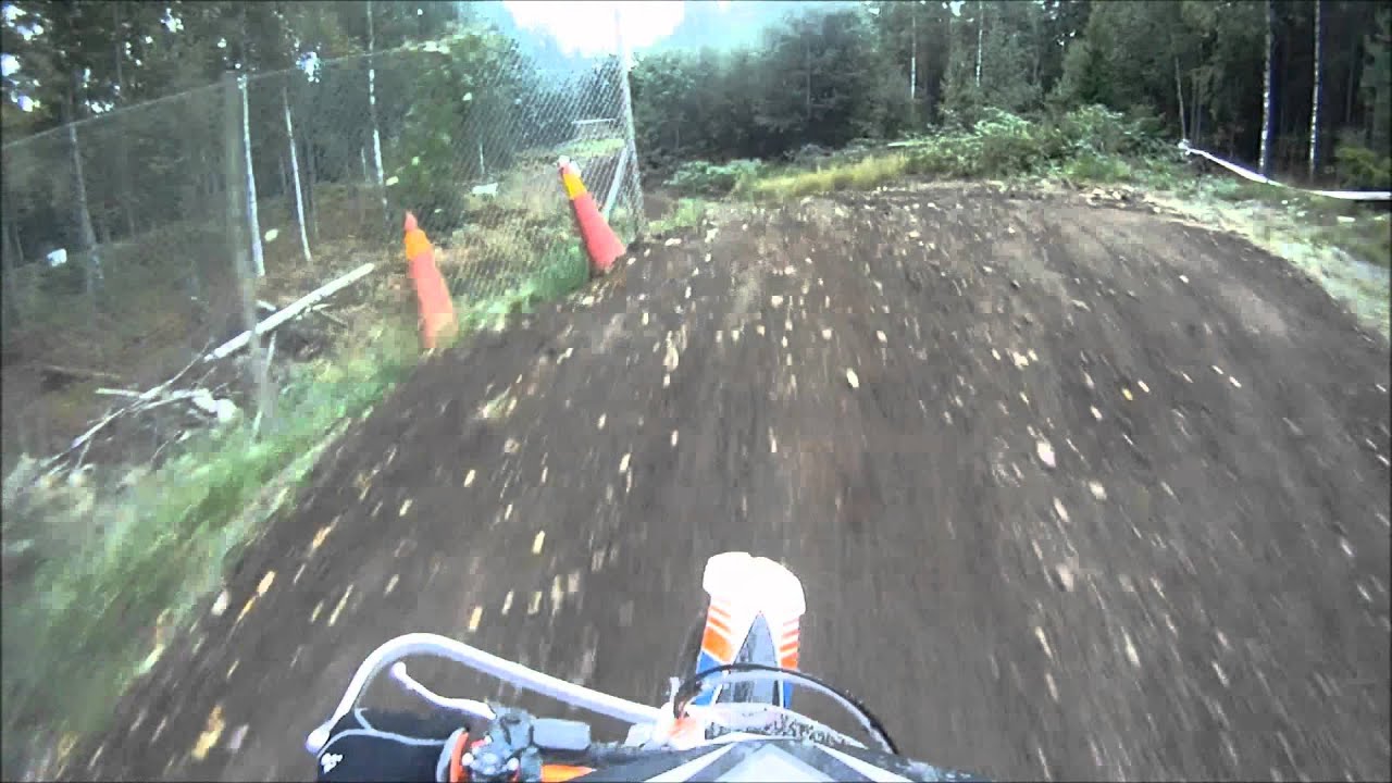 Några varv på Botkyrka MK crossbana 110828.wmv