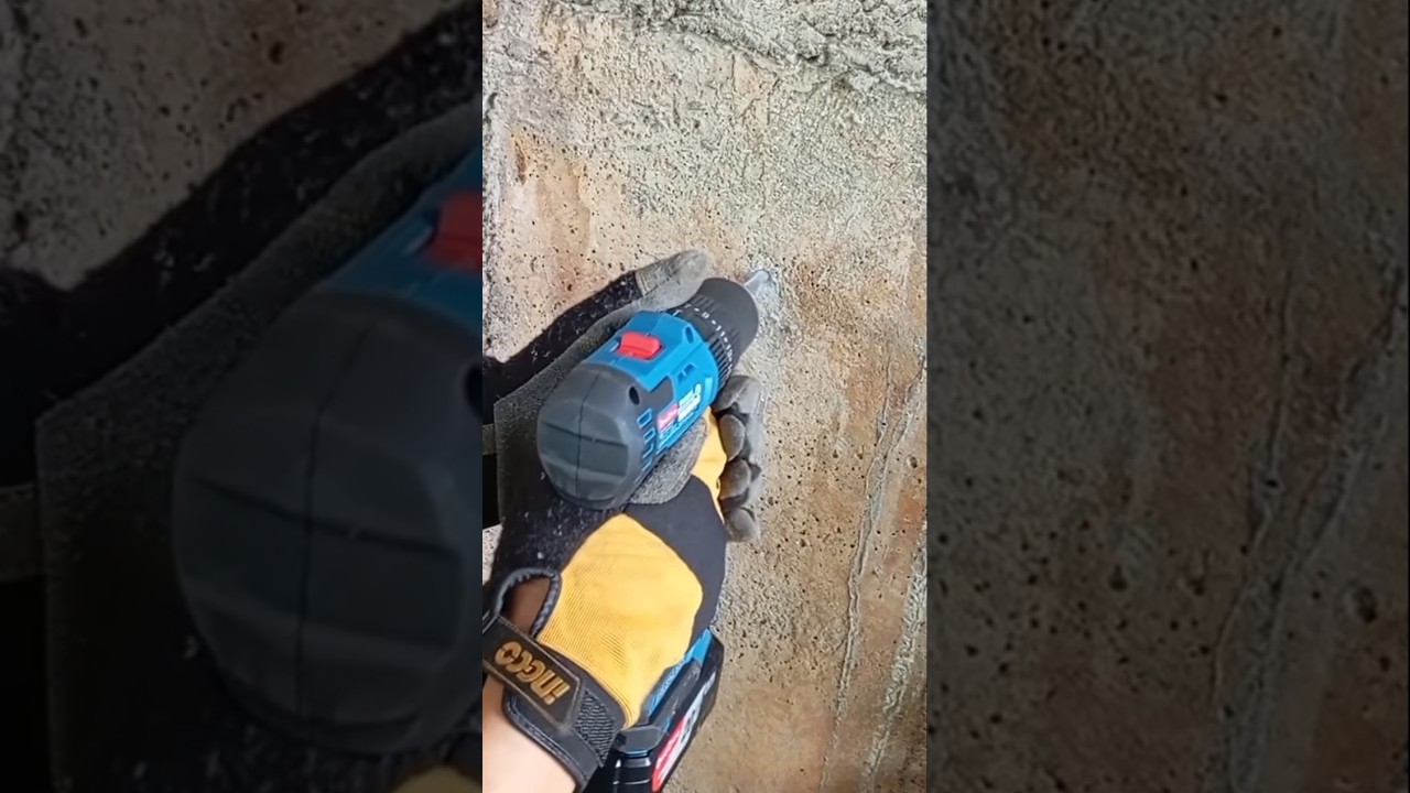 ngebor tembok beton menggunakan mesin bor cordless brushless 20 volt dongcheng dcjz 2050