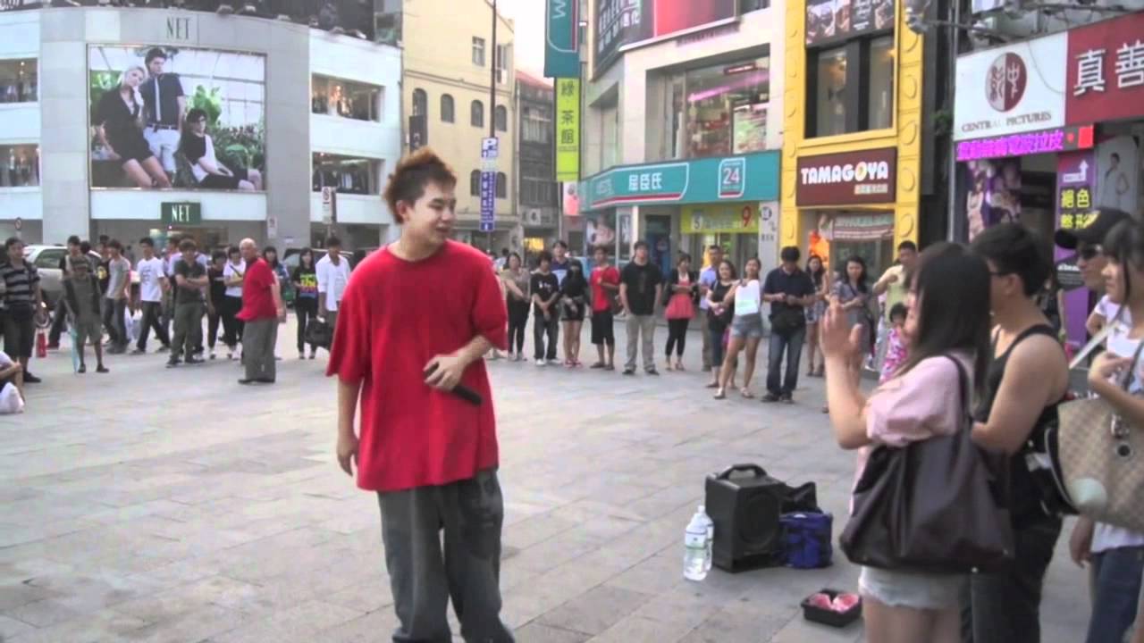 Hey you ! What song are you listening to?  Taipei 嘿 ! 台北，你在聽什麼?