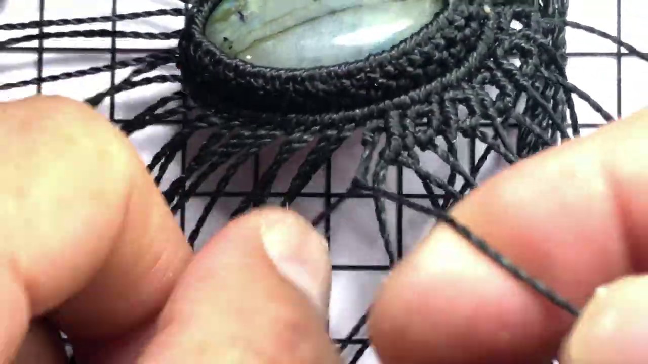 Collar Diseño Macrame Cuadrado Abierto  con Ondas