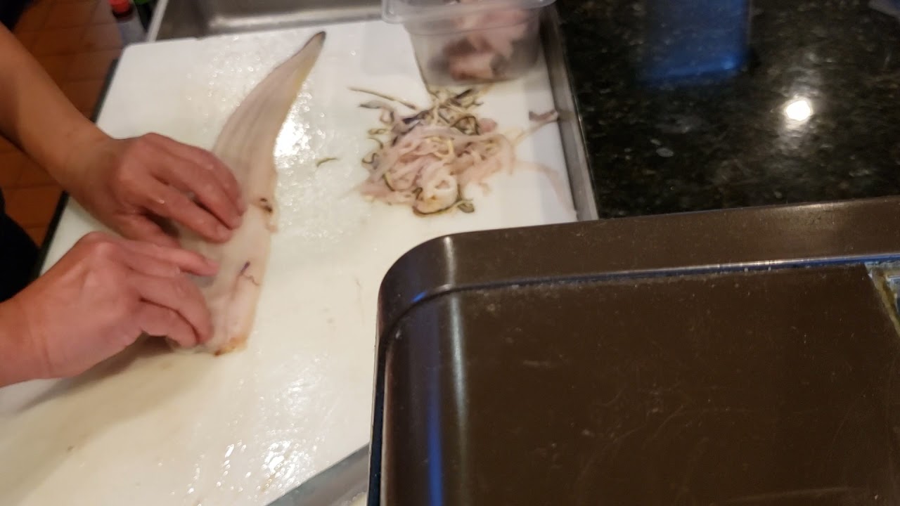 Cách cắt con lươn biển và nấu dùng cho sushi/Slicing Japanese sea eel Anago 🍣