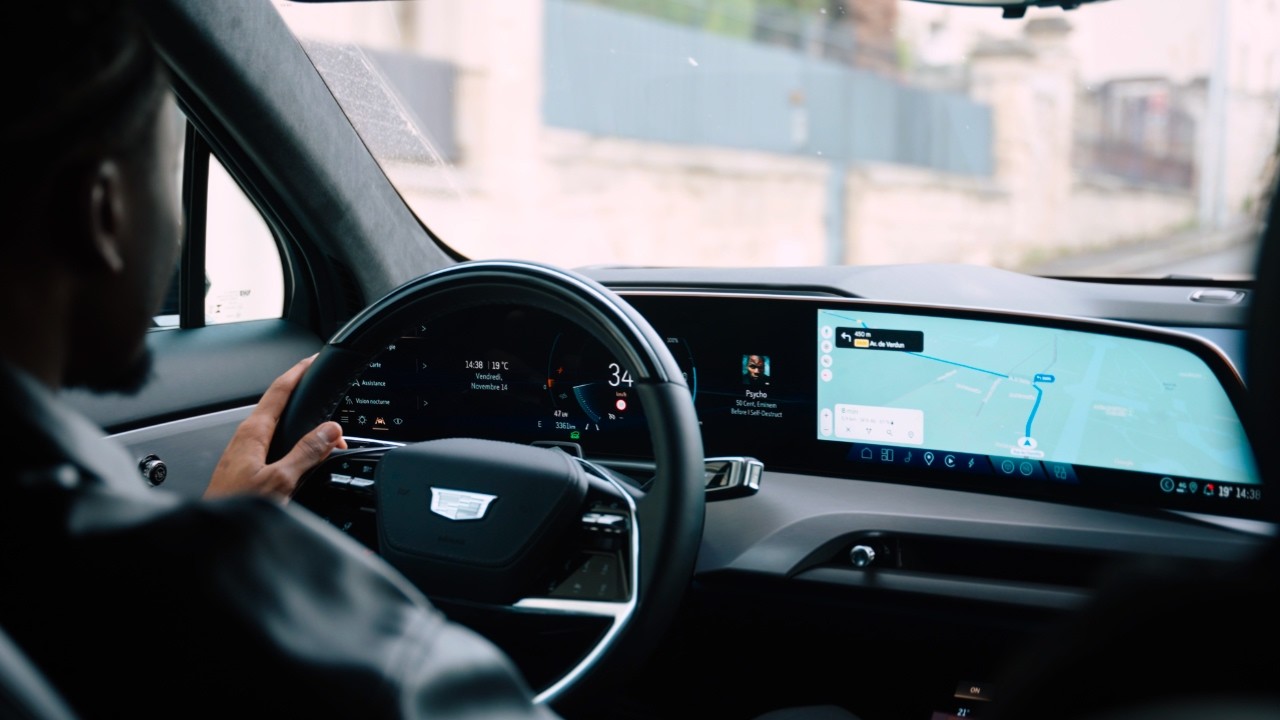 J'ai Essayé la Cadillac VISTIQ 2025