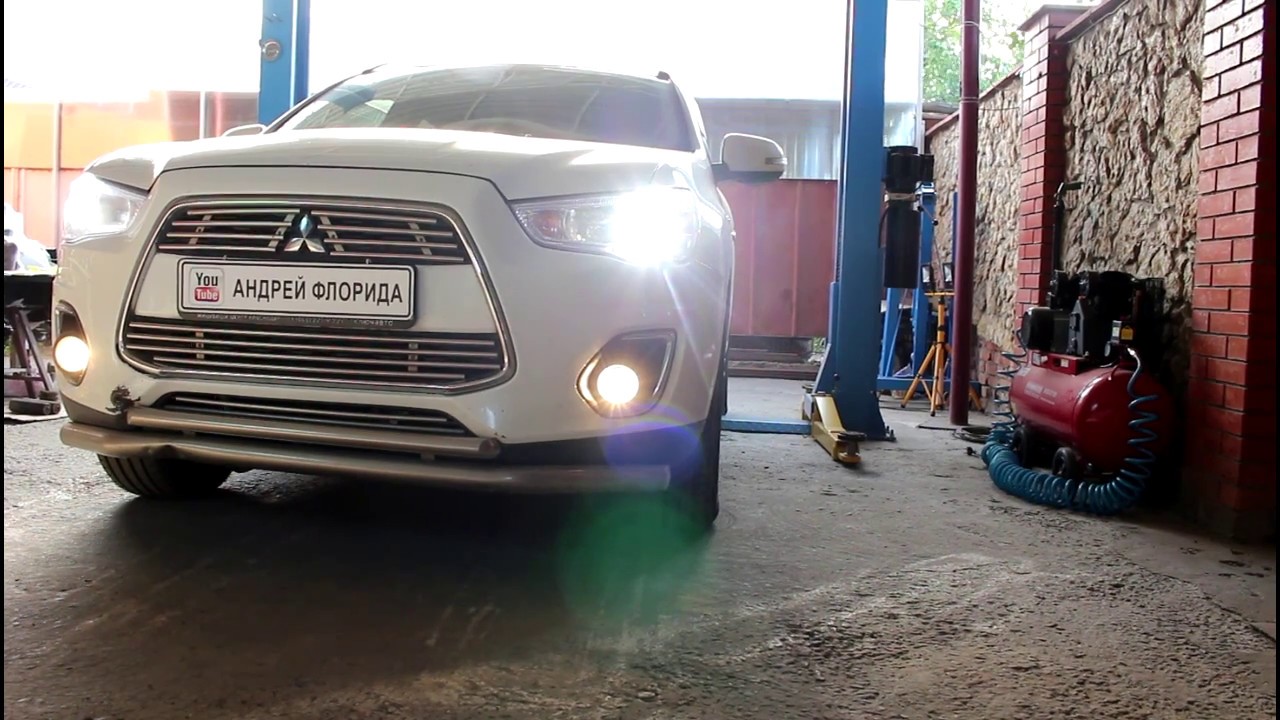 Замена противотуманной фары на Mitsubishi ASX Мицубиси АСХ 1,8 2013 года