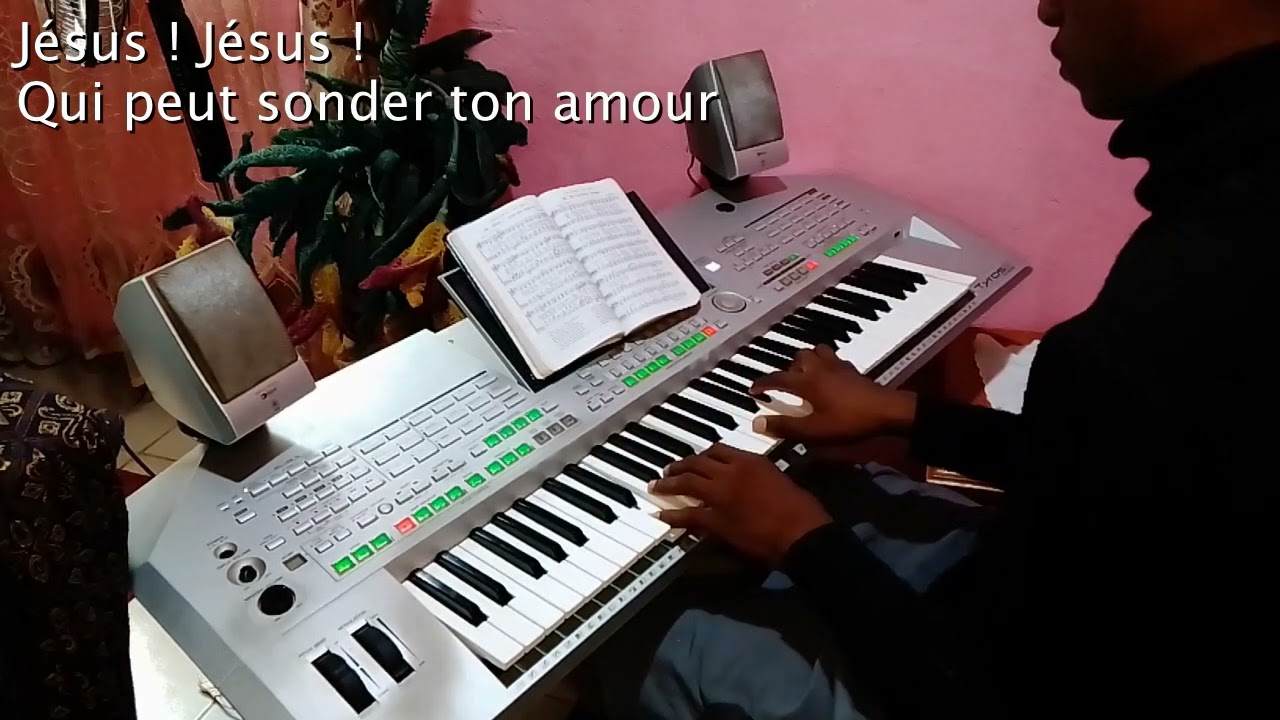 HYMNE ET LOUANGE N°99  MON SAUVEUR M'AIME paroles/lyrics ( Piano By Joel Kara )