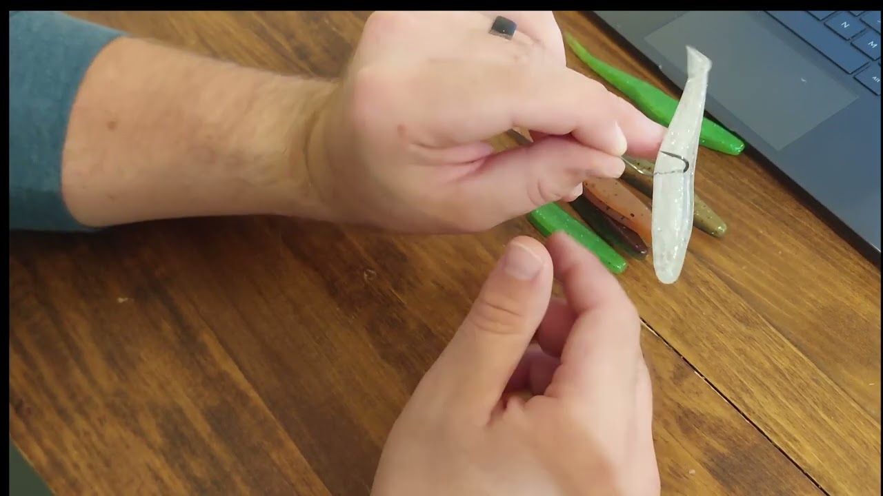 8 Ways to Rig a Fluke (with Underwater Footage)