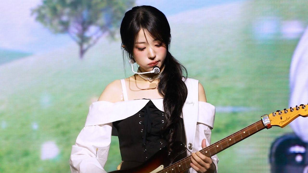 [4K]260208 QWER HINA 히나 @ QWER 1ST WORLD TOUR [ROCKATION] in HONG KONG - D-Day+행복해져라 직캠