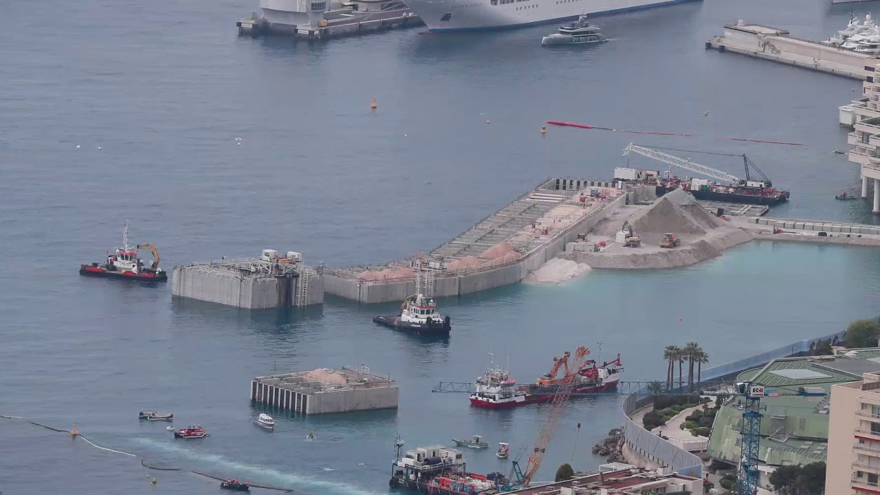 Monaco land extension : the amazing installation of the protective belt made of 18 caissons