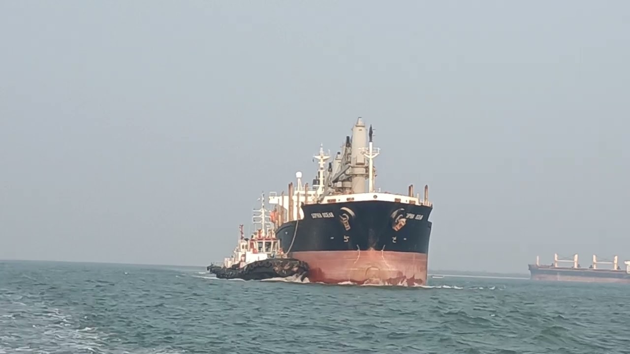 KAKINADA PORT ship berthing video.