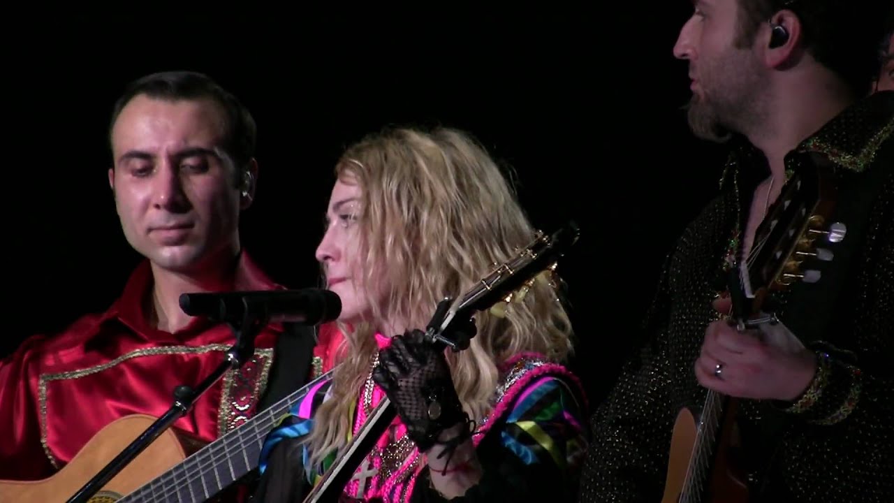 HD - Madonna sing and cry during her concert in Udine!