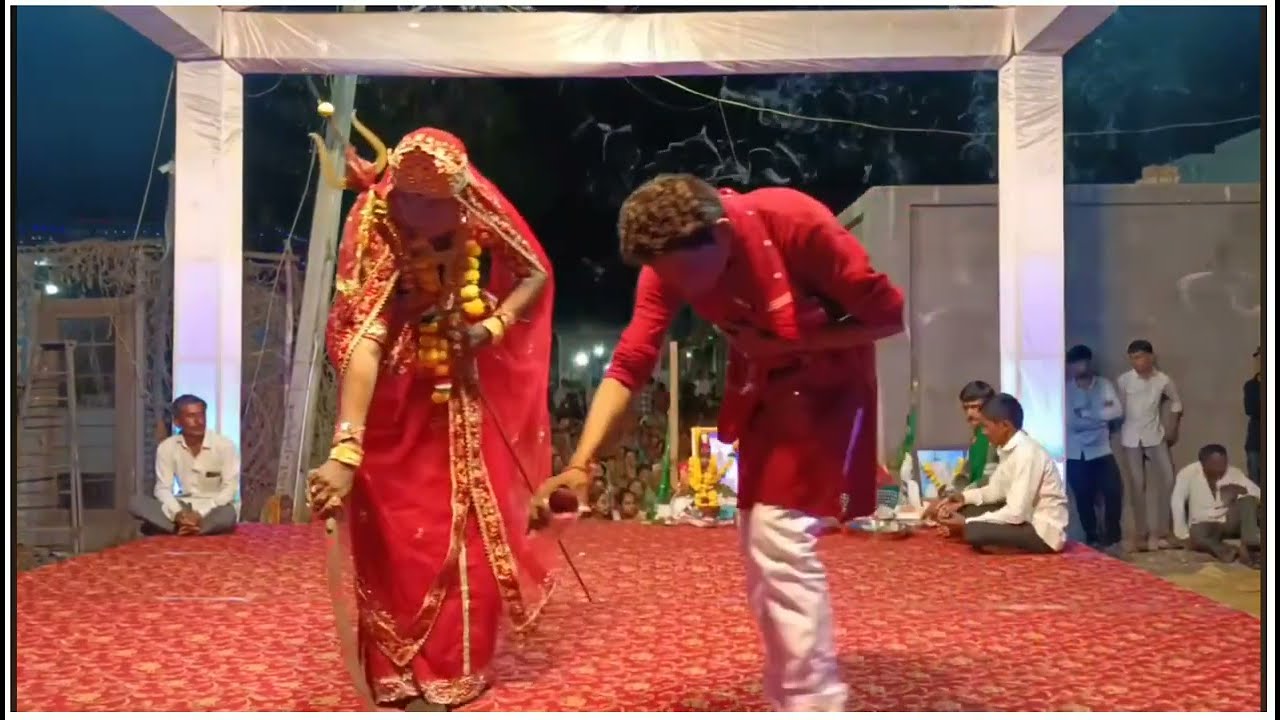 માટે થોભી જાવ હે થોભી જાવ ખોડલ માવડી રે અને થોભીજાવ હે મારાં નોધારા નાઆધાર રે હા જય ખોડિયાર રામામંડળ