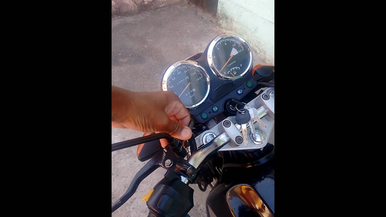 Como regular a embreagem da moto