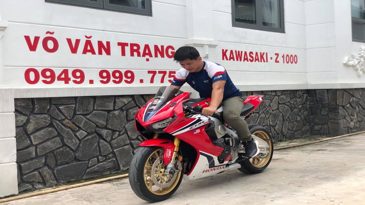 V&otilde; Văn Trạng L&aacute;i CBR1000RR FIREBLADE Dạo Phố Kiểm Tra Độ S&aacute;ng Của Đ&egrave;n