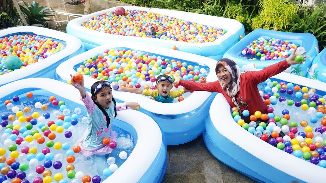 BERENANG DI KOLAM RENANG KARET DIRUMAH 💦  dan isi Bola warna | Salsa and family