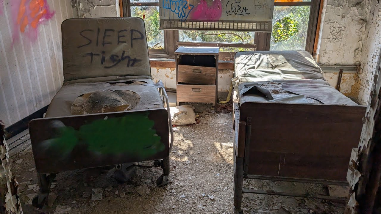 Exploring Molly Stark Sanatorium before it fell