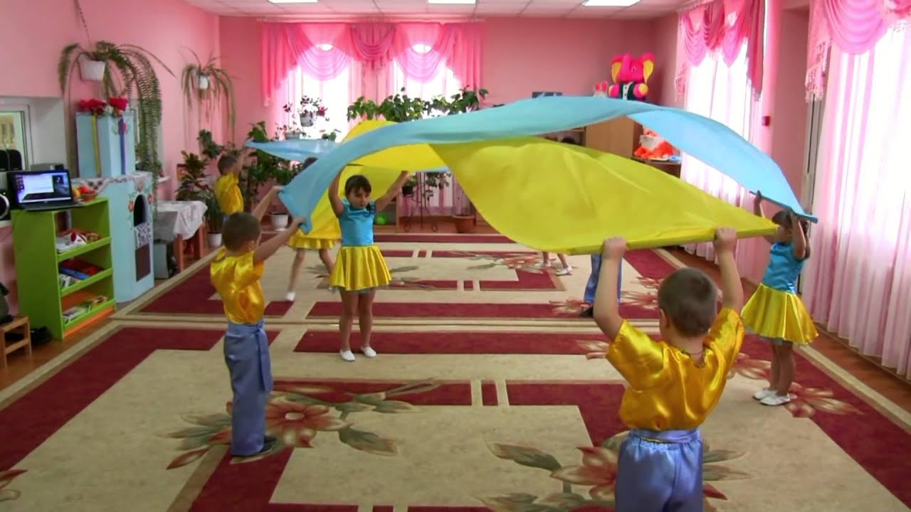 Патріотичний таночок вихованців Слобода Комарівського ДНЗ Золотий ключик
