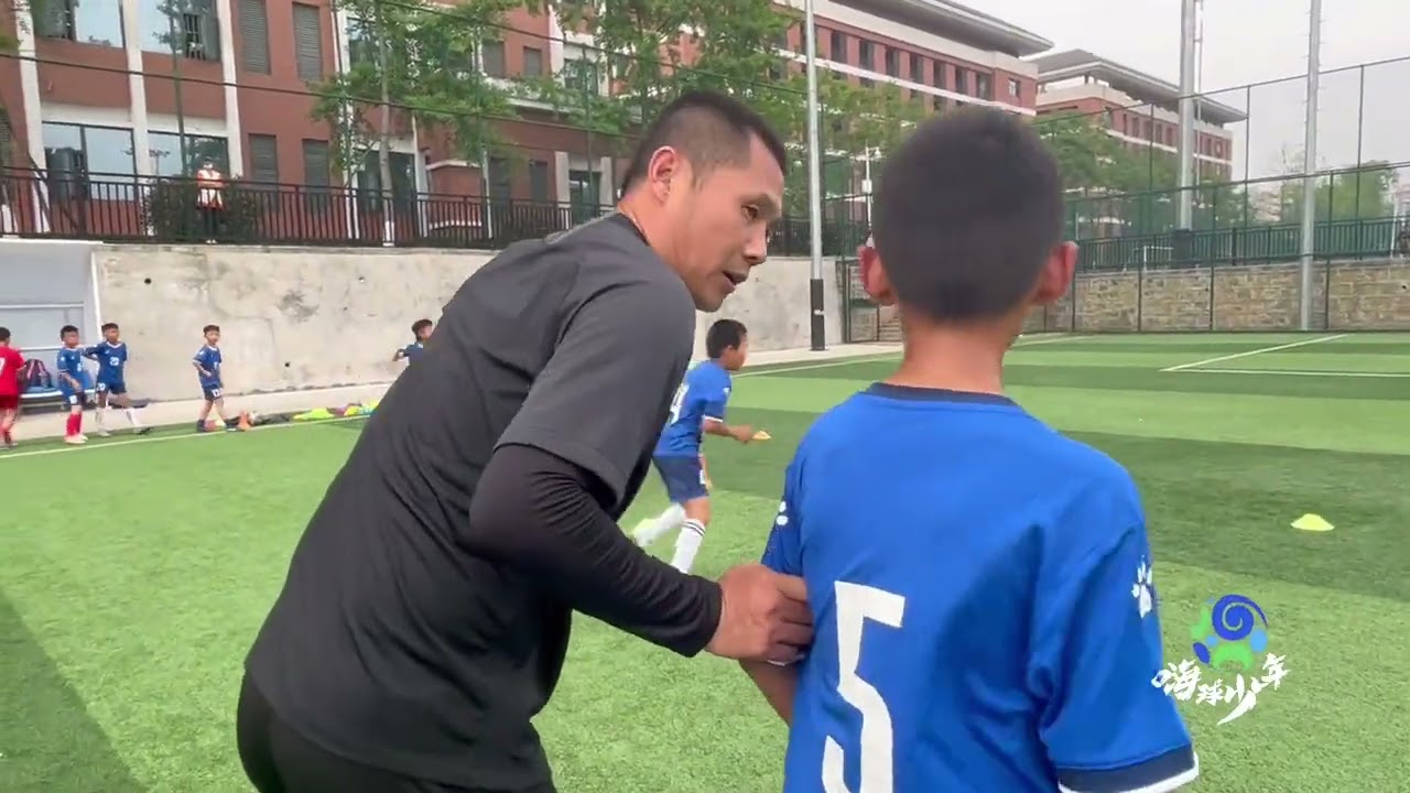 “小孩愿意踢，我就支持他，陪他一起。每周训练完，我就给他做点家的味道...”#海叔青训 #孙继海 #足球梦 #他们这样热爱足球 #唯有足球不可辜负