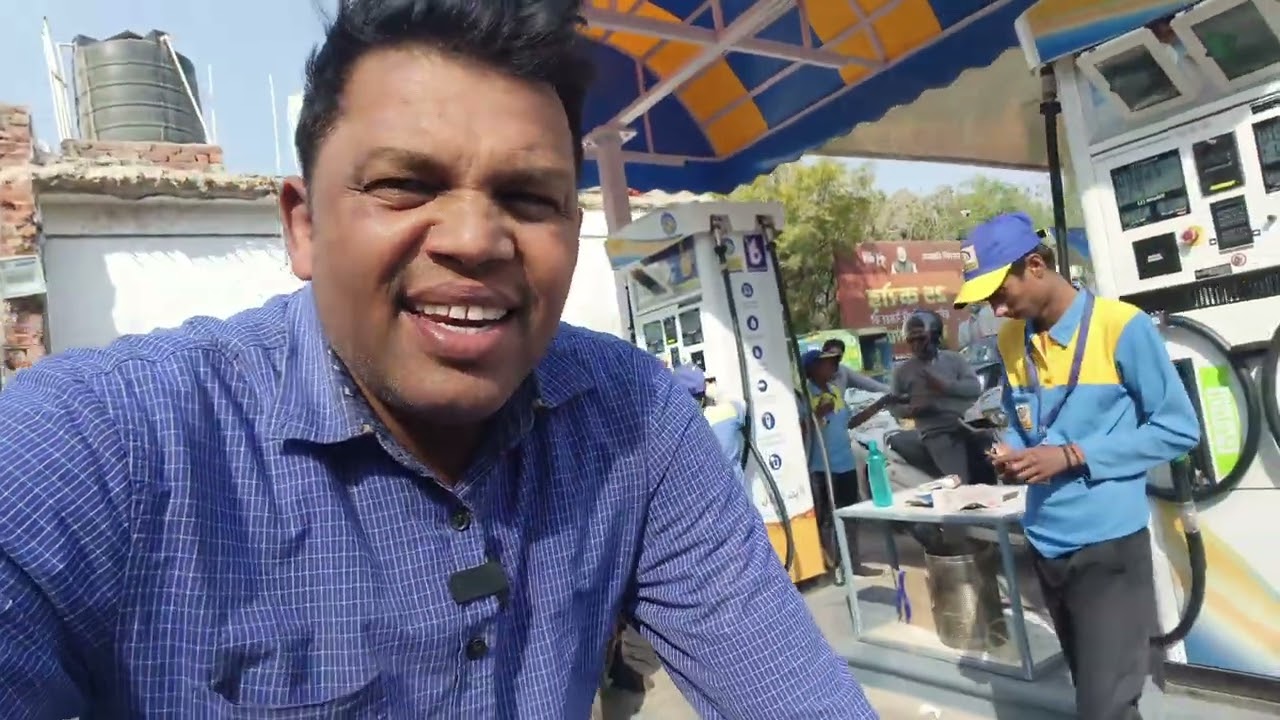 Chalte hain bhai scooty dekhne#youtubeshorts #funny #vbloger #travelblog #parrot #comedy #youtuvideo