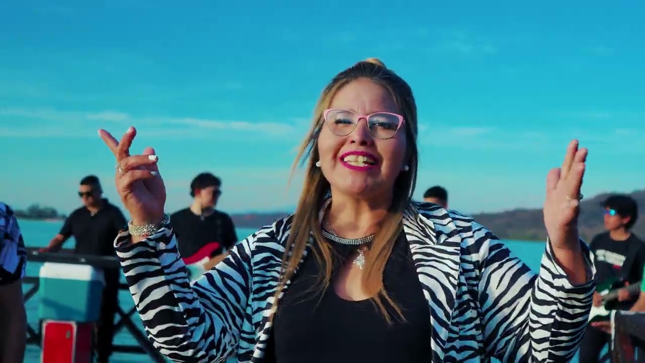 Mix de Cumbias Simplemente Naty feat La Sonora imbatible (Video oficial)