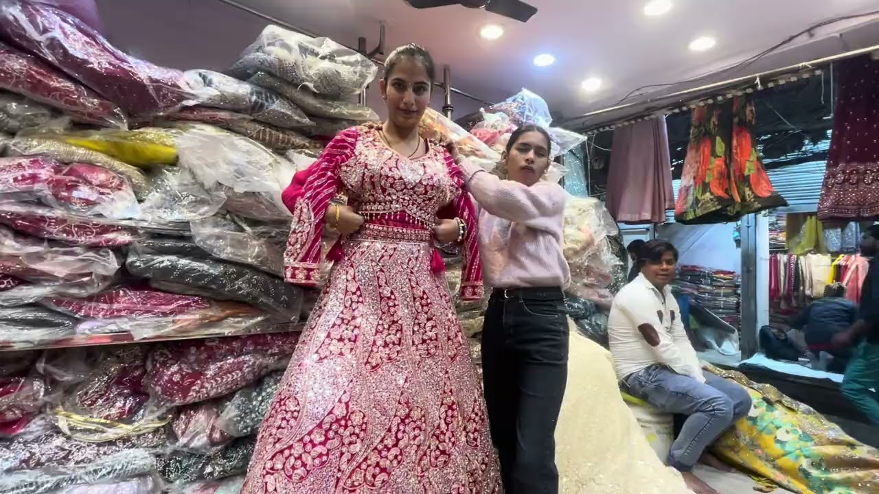 Shaadi ki Shopping 🛍️ shuru #vlogWedding #devarkishaadi #bhenkishaadi #bridal&groom#Chandnichowk