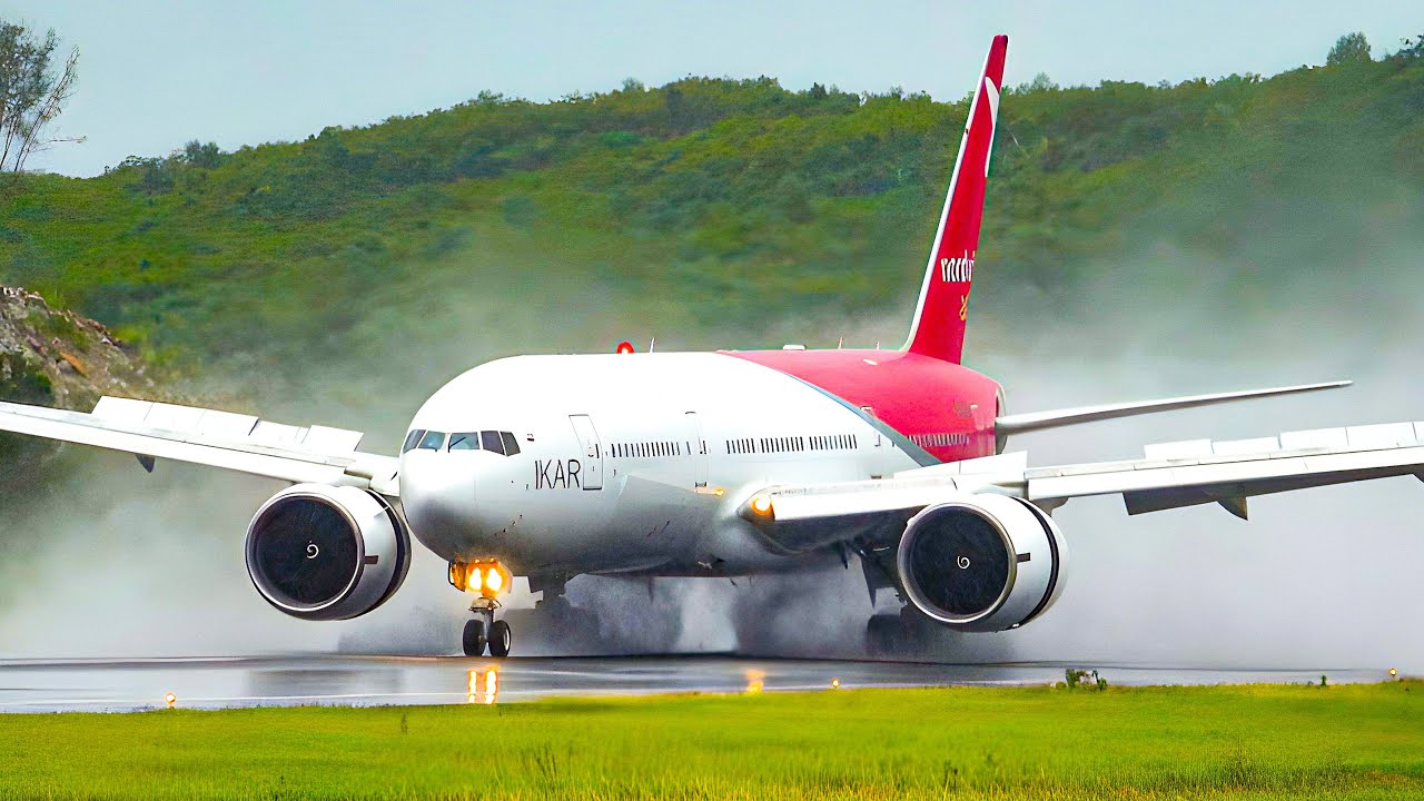 HEAVY RAIN & BIG SPRAY - Plane Spotting at Phuket International Airport [HKT/VTSP]