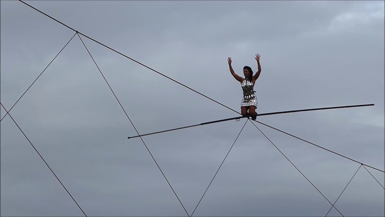 AUCH ; les 30 ans de CIRCA avec Tatiana la funambule